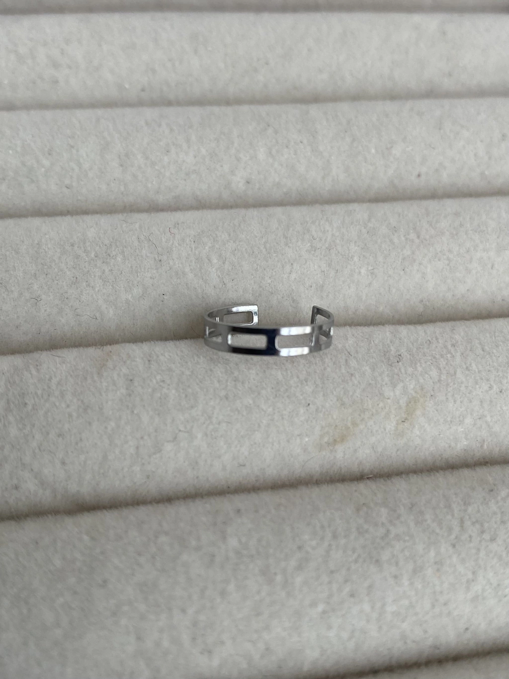 Piercing fake traços fino aço