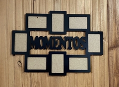 Quadro Porta-Retrato MOMENTOS em MDF Preto - 8 Fotos 10x15 cm | Decoração Personalizável - Arte Laser