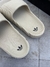 Chinelo Adidas Adilette 22 Off-White na internet
