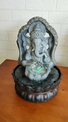 Fonte Decorativa Ganesha Cinza C/Bola - 28Cm