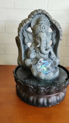 Fonte Decorativa Ganesha Cinza C/Bola - 28Cm - comprar online