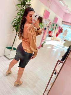 Camisa botões forrados SELINNA mocca - Diamante Rose | Moda feminina Esteio | Loja de roupas feminina