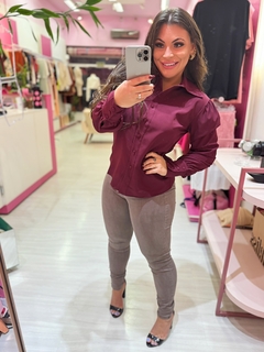 Camisa botões forrados SELINNA bordo - Diamante Rose | Moda feminina Esteio | Loja de roupas feminina