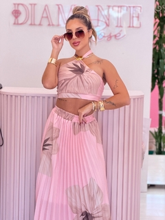Conjunto cropped e saia plissado Day rosa