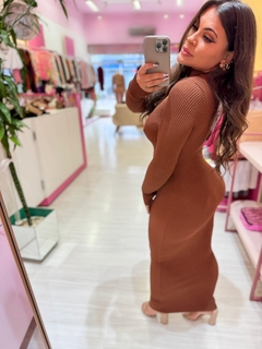 Vestido longo Kardashian telha na internet