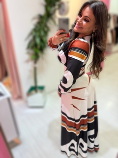 Vestido longo Luana preto na internet