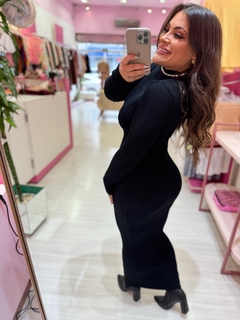 Vestido longo Kardashian preto na internet