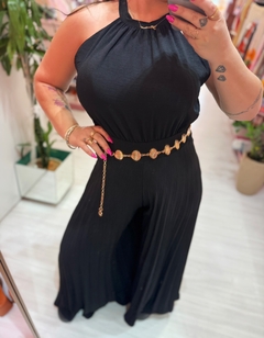 Macacão plissado Jeny preto na internet