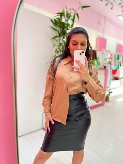 Camisa botões forrados SELINNA mocca na internet