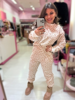 Conjunto moletom apeluciado onça