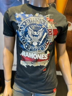 Remera Ramones Escudo