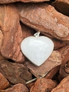 Pingente de Pedra Natural Coração Quartzo Branco.