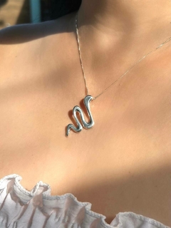 Pingente Cobra em Prata 925. - comprar online