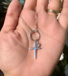 Cordão de Cruz com Pedrinha de Zircônia - comprar online