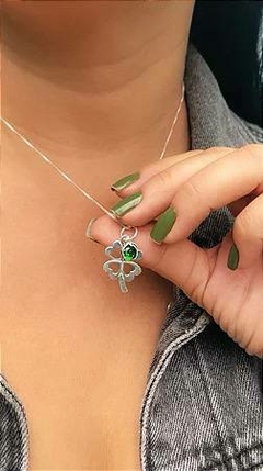 Cordão Trevo com cristal verde de 45 cm em Prata 925 - comprar online