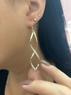 Brinco longo em Prata 925.