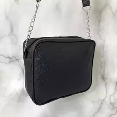 Bandolera con cadena en internet