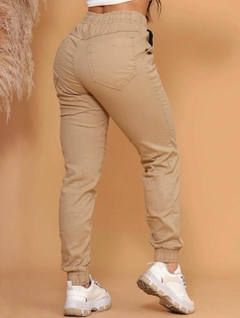 Calça jogger na internet