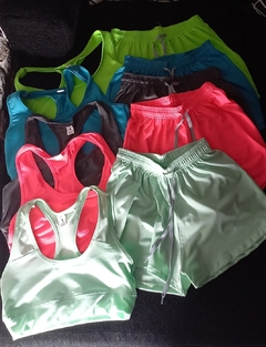 Conjunto de top + short en internet