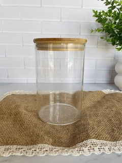 Frascos de vidrio con tapa de bambu - RUNNA DECO