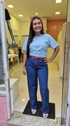 Calça Wide Leg Jeans Escuro Botão Verde Barra Raspada - comprar online