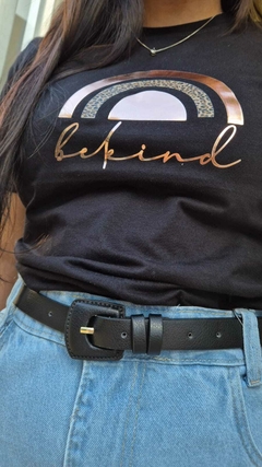 T-shirt Preta Estampa Foil Arco-Íris na internet