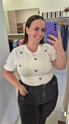 T-shirt Off Estampada Coraçõeszinhos Onça - comprar online