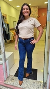 Calça Flare Jeans Escuro Lisa Barra Normal - comprar online