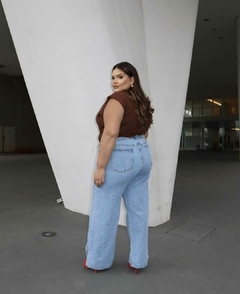 Calça Wide Leg Jeans Claro Marmorizado com Fenda Plus Size na internet