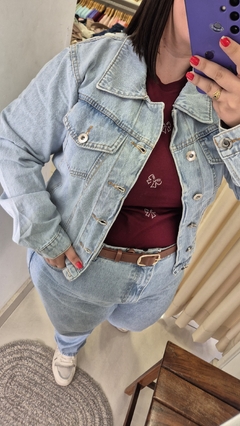 Jaqueta Jeans Claro Marmorizado Botões Prata na internet