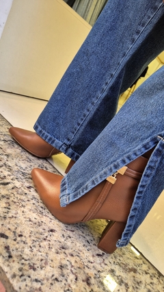 Calça Wide Leg Jeans Escuro com Fenda na internet