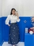 Saia jeans leve mini bordado com faixa de cinto