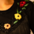 Blusa bordada com flores e franja na internet