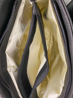 Bolsa Victoria Bordada Preta