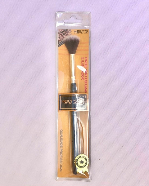 Pincel de esfumar e iluminador