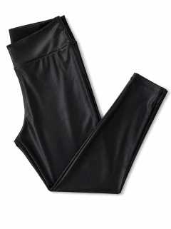 Legging Plus Size Preta Mare Move com cintura alta, tecido de alta compressão e modelagem que proporciona conforto e sustentação.