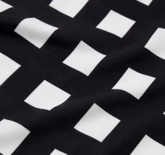 Pareô Feminino Estampa Chess Preto | Mare Mio