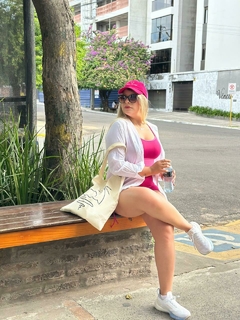 Boné "Feita de sol" na internet