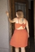 VESTIDO CREPE ANUDADO EN ESPALDA NARANJA en internet
