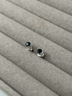 Brinco Minimalista Preto