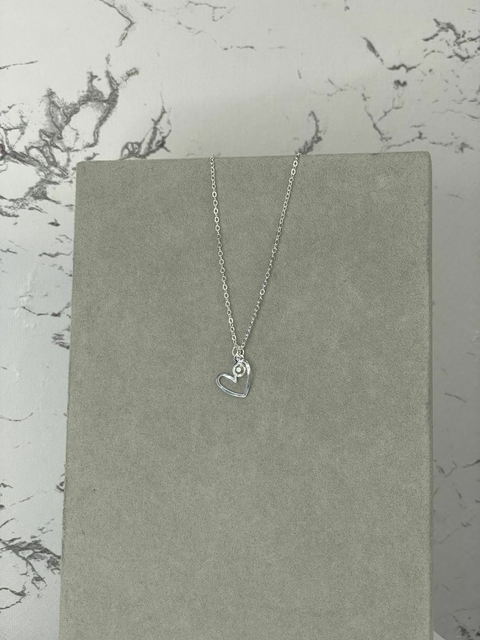 Colar coração com pedrinha