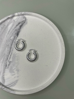 Argola torcida pequena - comprar online