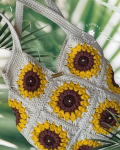BOLSA SQUARE GIRASSOL EM CROCHE