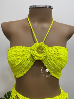 CONJUNTO CROCHÊ TOP FLOR COM SAIA CURTA na internet