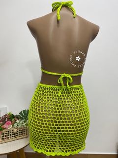 CONJUNTO CROCHÊ TOP FLOR COM SAIA CURTA