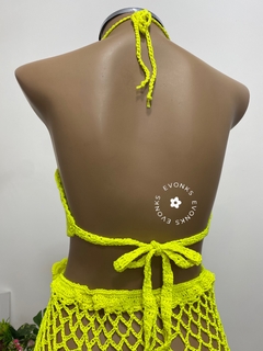 CONJUNTO CROCHÊ TOP FLOR COM SAIA CURTA