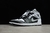 Air Jordan 1 Mid "White Shadow" na internet