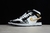 Air Jordan 1 "Metalic Gold-White" na internet