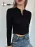 Camiseta crop con botón en internet