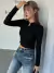 Imagen de Camiseta crop con botón